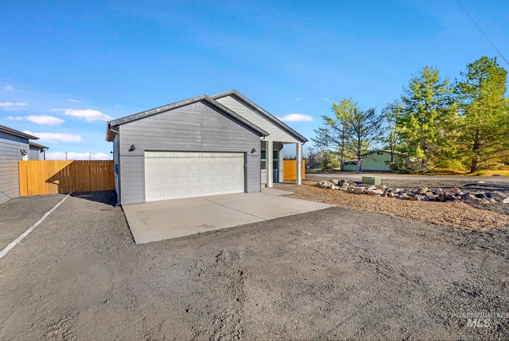 Photo of 1800 Poplar Ave, Buhl, ID 83316 (MLS # 98935551)