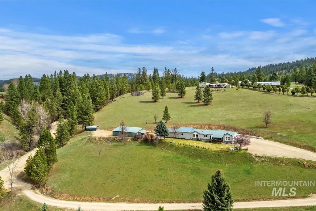 Photo of 15 Granite Basin Rd, Garden Valley, ID 83622 (MLS # 98979625)