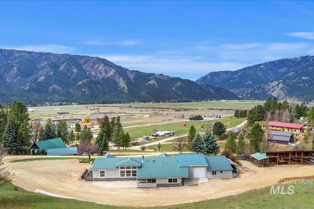 Photo of 15 Granite Basin Rd, Garden Valley, ID 83622 (MLS # 98979625)