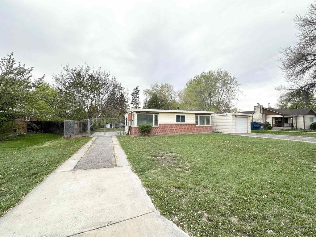 Photo of 455 Sunrise Blvd N Blvd, Twin Falls, ID 83301 (MLS # 98977848)