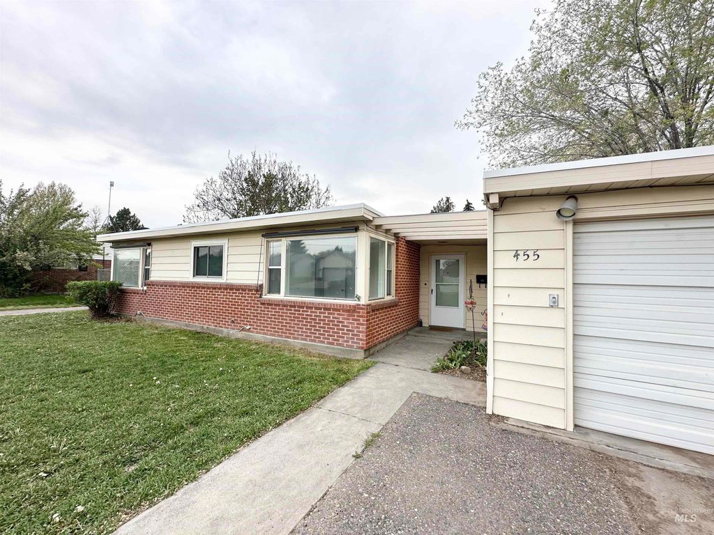 Photo of 455 Sunrise Blvd N Blvd, Twin Falls, ID 83301 (MLS # 98977848)