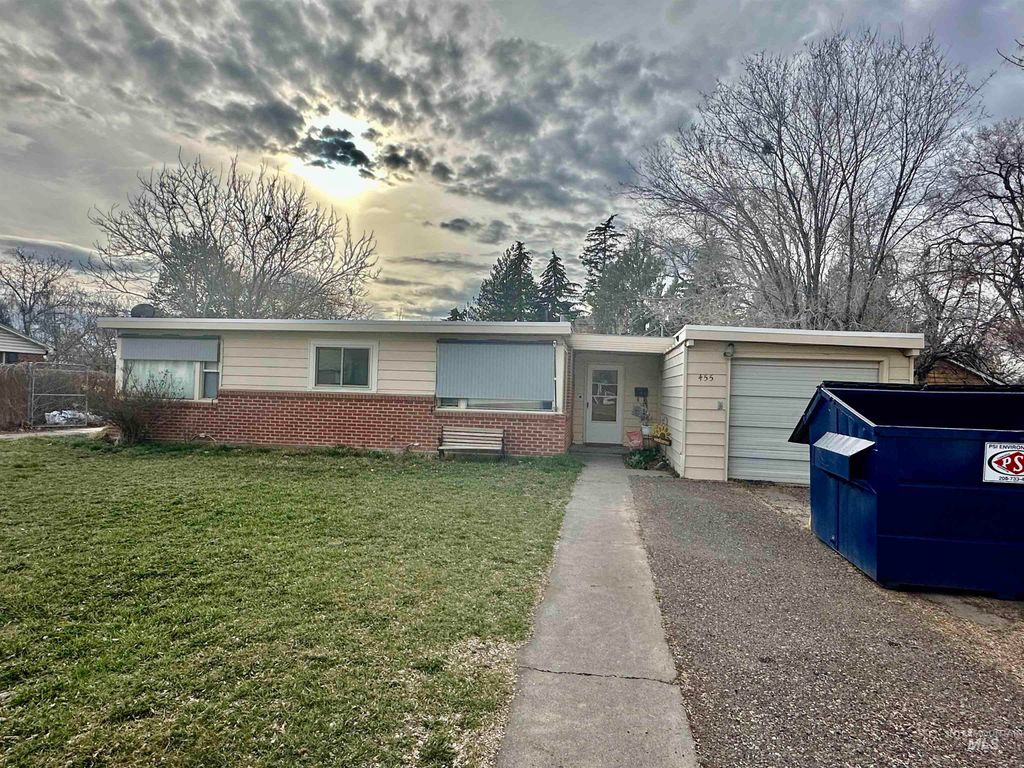 Photo of 455 Sunrise Blvd N Blvd, Twin Falls, ID 83301 (MLS # 98977848)