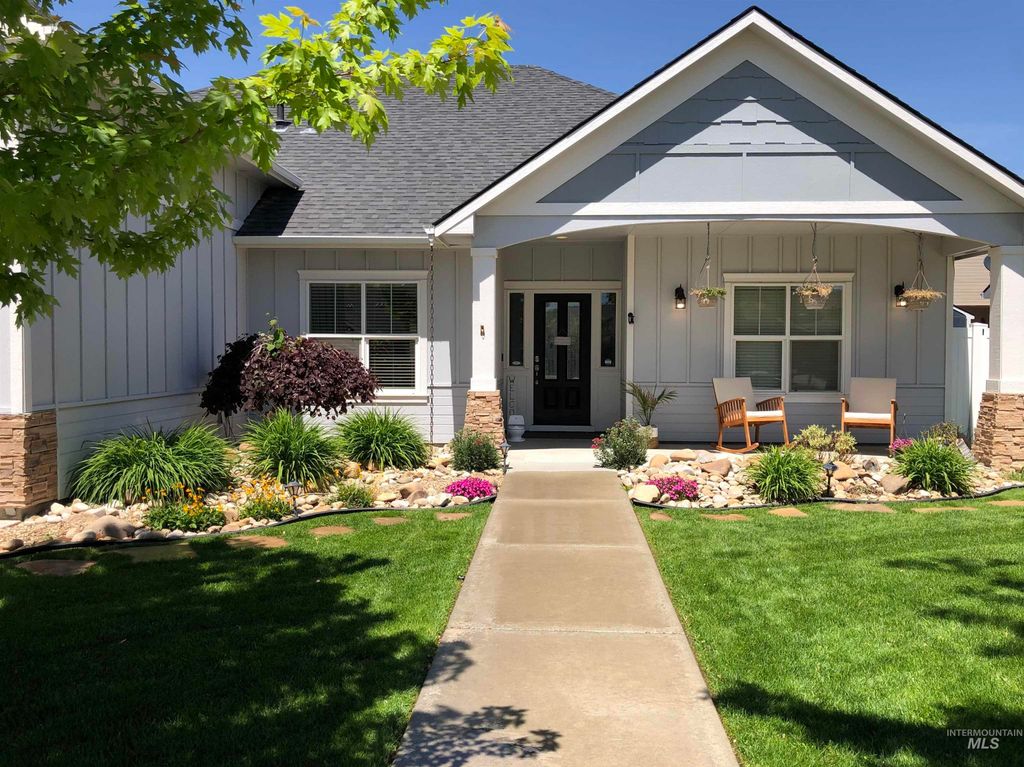 Photo of 2605 Springcrest Street, Caldwell, ID 83607 (MLS # 98979305)