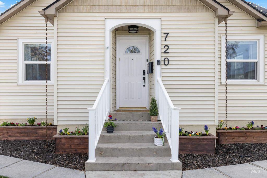 Photo of 720 17th Ave. S Ave, Nampa, ID 83651 (MLS # 98978651)