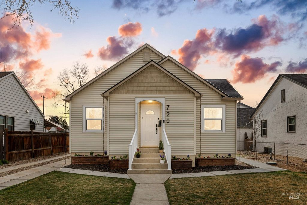 Photo of 720 17th Ave. S Ave, Nampa, ID 83651 (MLS # 98978651)