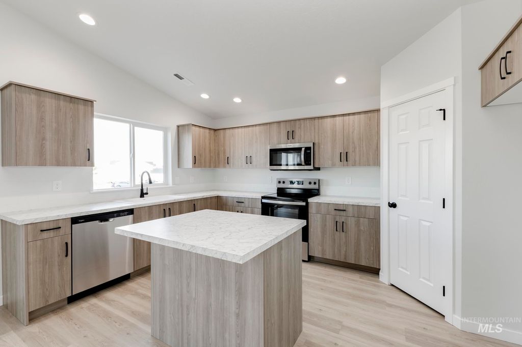 Photo of 3422 E Red Maple Ct, Nampa, ID 83686 (MLS # 98966425)