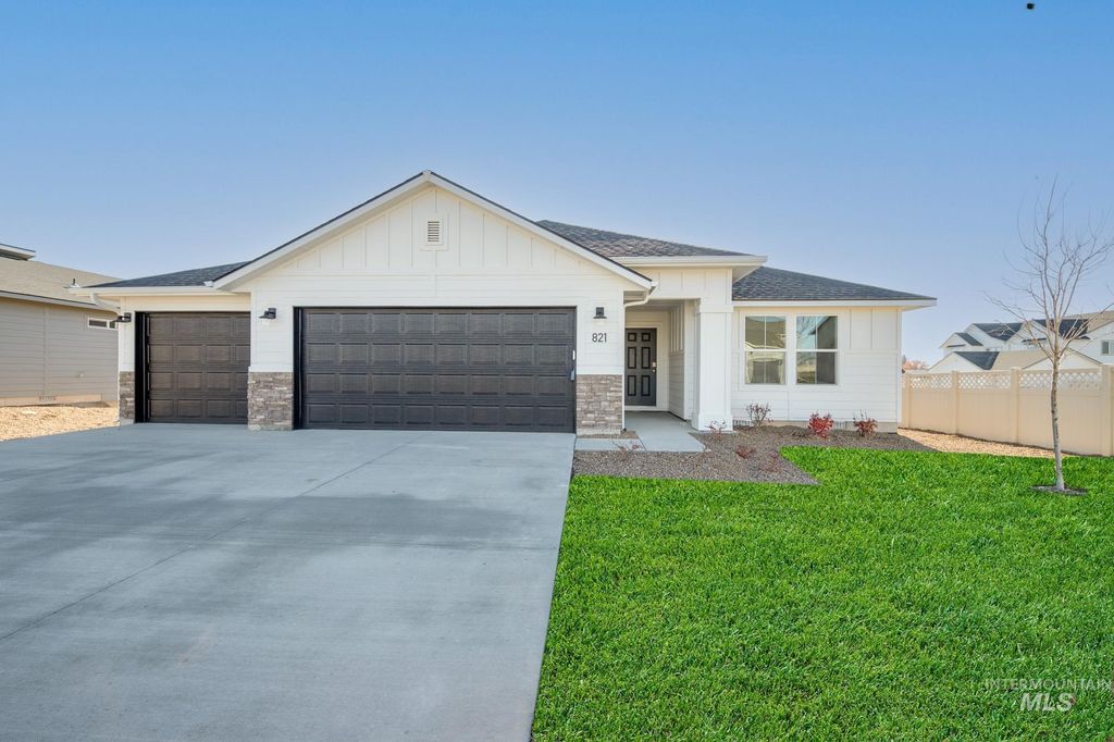 Photo of 821 Strike Eagle St, Mountain Home, ID 83647 (MLS # 98964536)