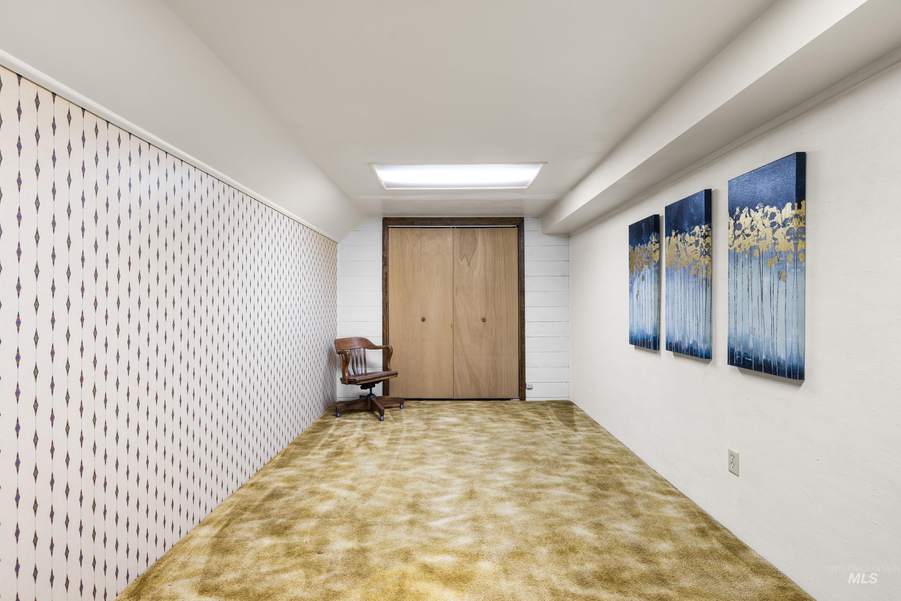 Corridor with carpet