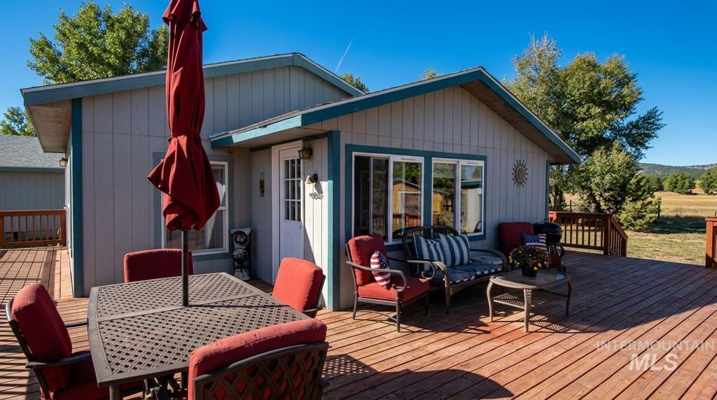 Photo of 103 West 420 North, Shoshone, ID 83352 (MLS # 98978497)