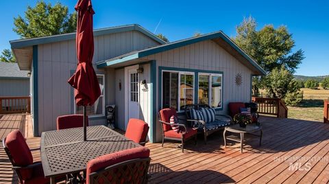 Photo of 103 West 420 North, Shoshone, ID 83352 (MLS # 98978497)