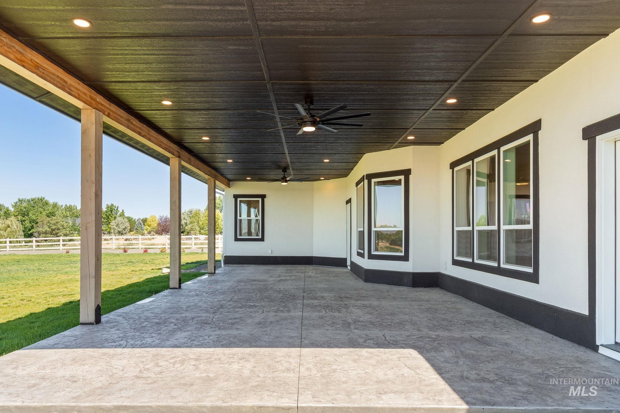 View of patio / terrace with ceiling fan