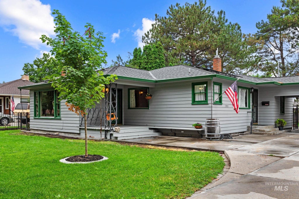 Photo of 1810 Washington Ave, Caldwell, ID 83605 (MLS # 98994160)