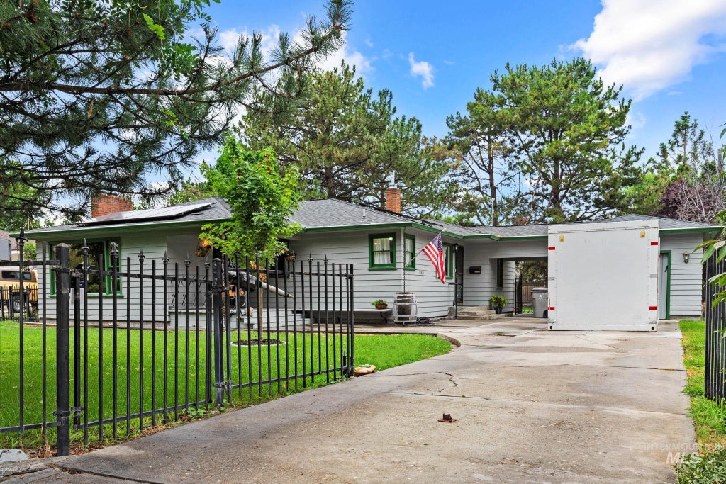 Photo of 1810 Washington Ave, Caldwell, ID 83605 (MLS # 98994160)