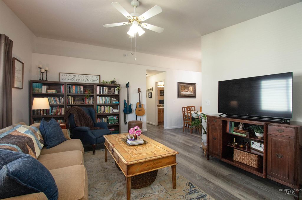 Photo of 821 E Maine Ave, Nampa, ID 83686 (MLS # 98983324)