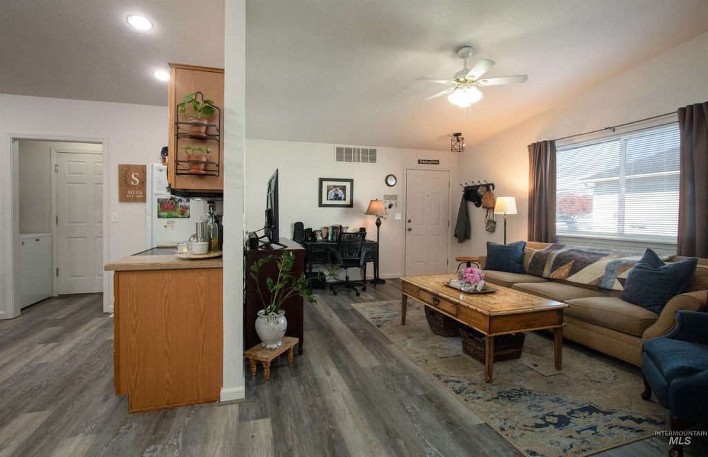 Photo of 821 E Maine Ave, Nampa, ID 83686 (MLS # 98983324)