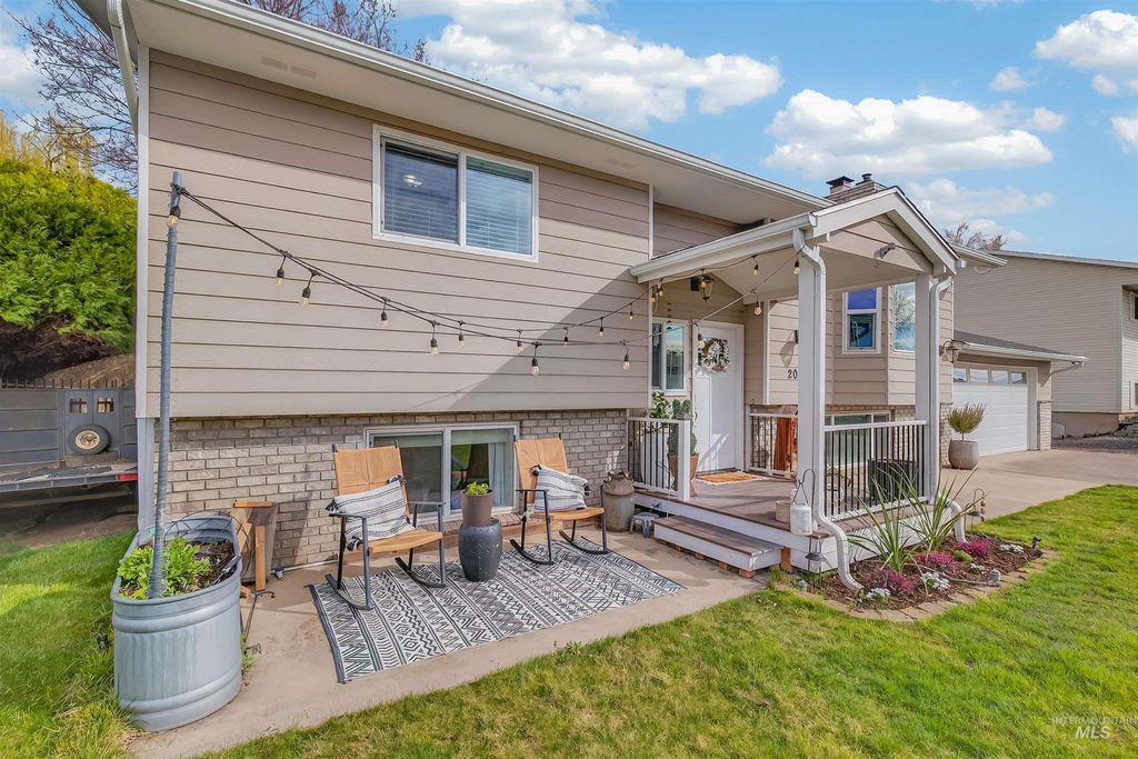 Photo of 2007 Powers Drive, Lewiston, ID 83501 (MLS # 98978686)