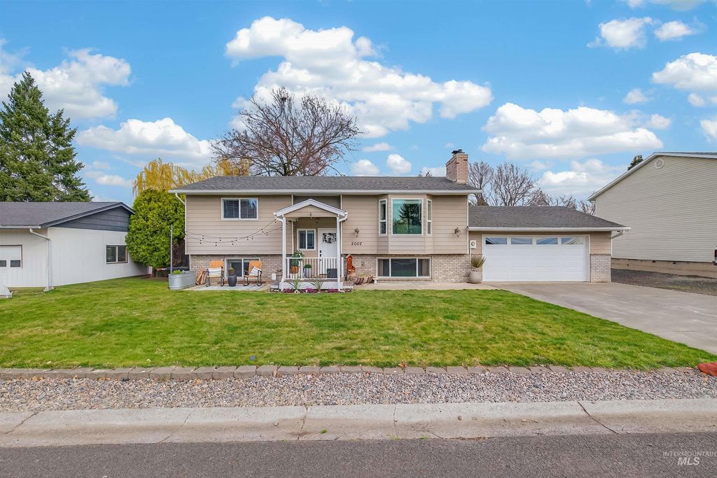 Photo of 2007 Powers Drive, Lewiston, ID 83501 (MLS # 98978686)