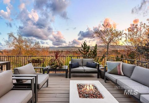 Photo of 256 E Lake Rim Ln, Boise, ID 83716 (MLS # 98967980)