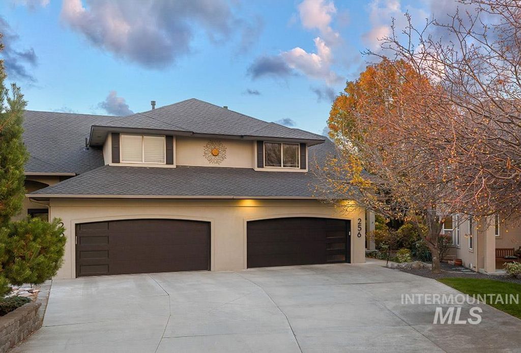 Photo of 256 E Lake Rim Ln, Boise, ID 83716 (MLS # 98967980)