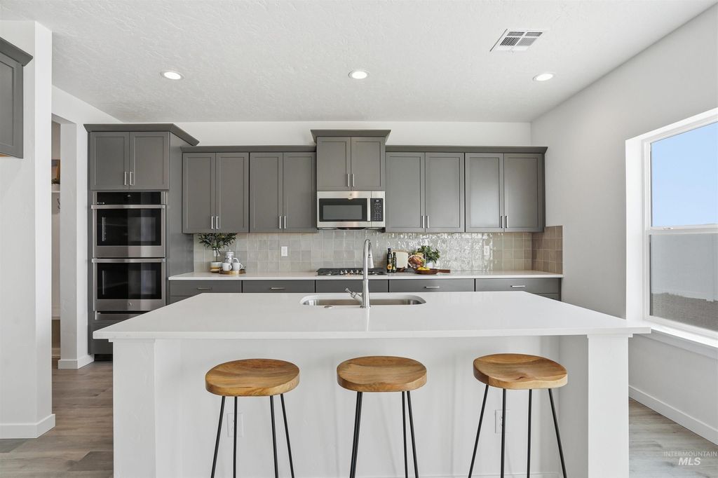 Photo of 7608 E Dixon St, Nampa, ID 83687 (MLS # 98982101)