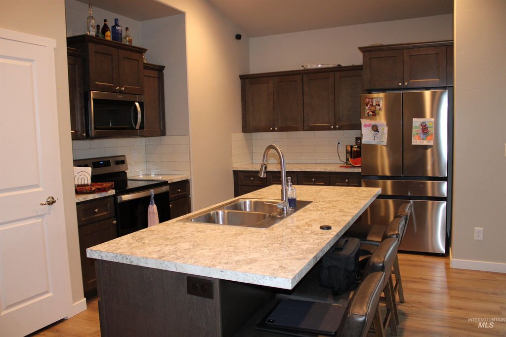 Photo of 915 Latemar Rd, Jerome, ID 83338 (MLS # 98965482)