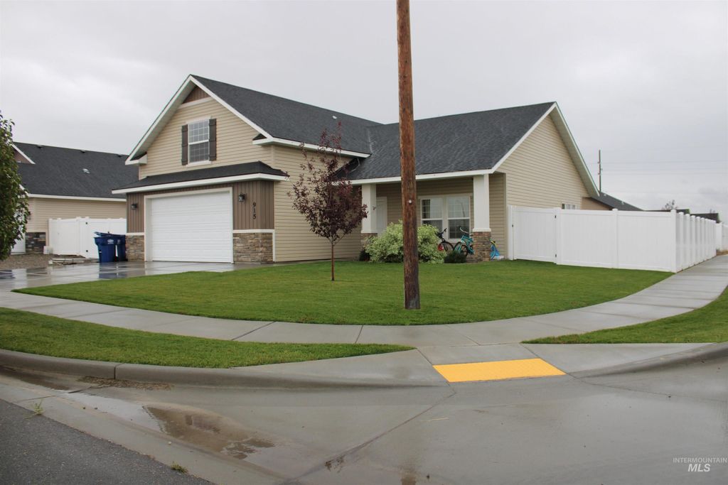 Photo of 915 Latemar Rd, Jerome, ID 83338 (MLS # 98965482)
