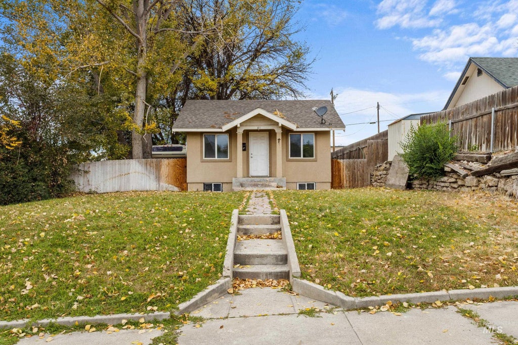 Photo of 415 12th Avenue North AVE, Nampa, ID 83687 (MLS # 99004936)