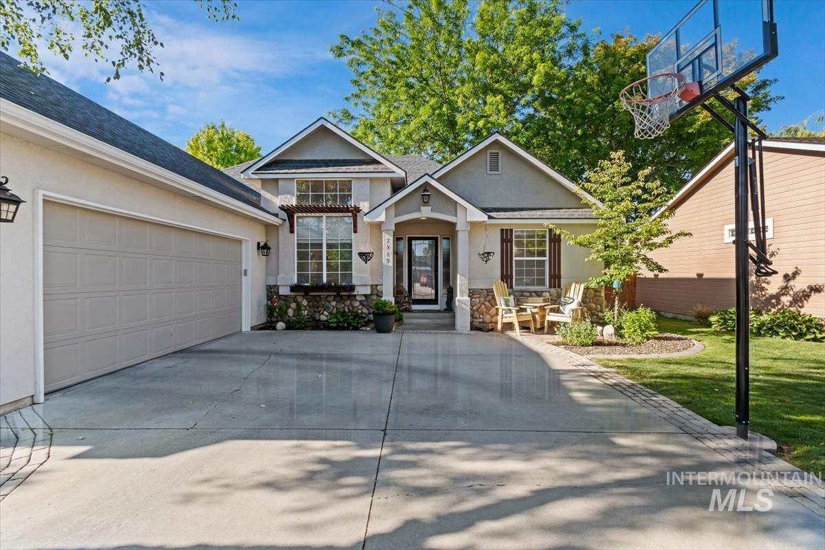 7519 Edgebrook