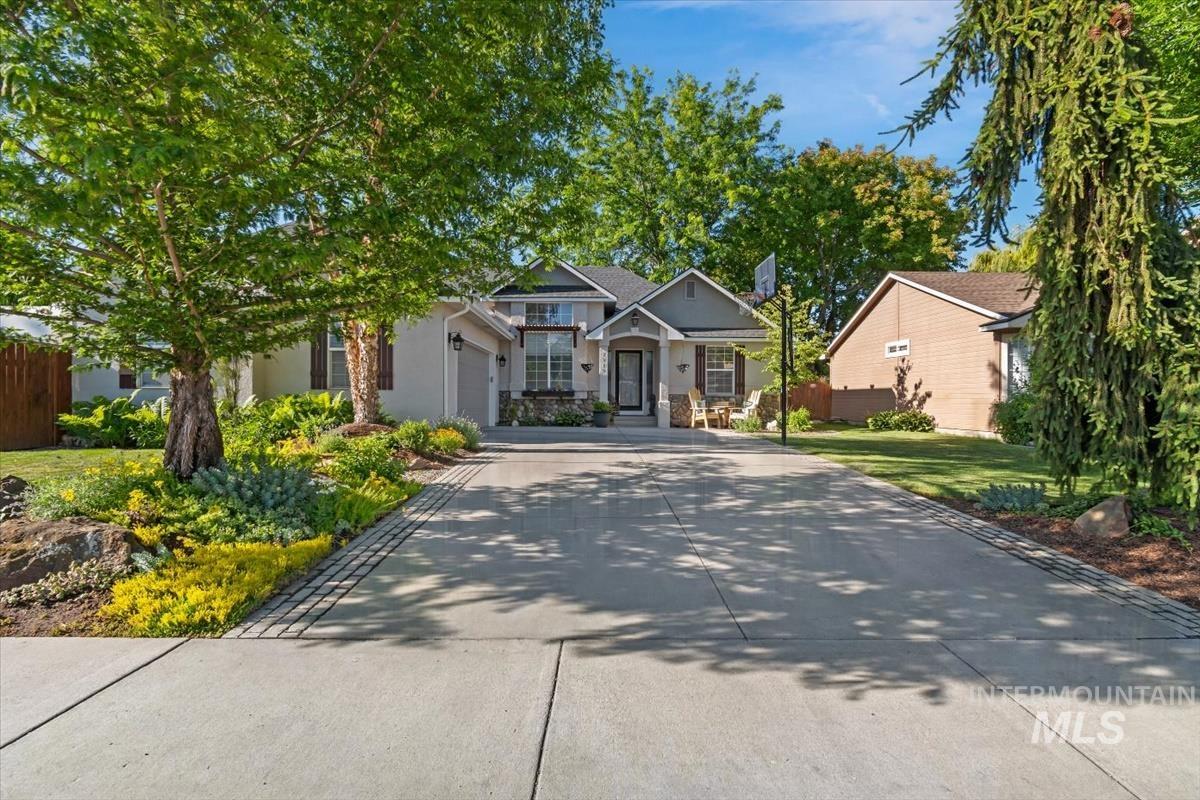 7519 Edgebrook