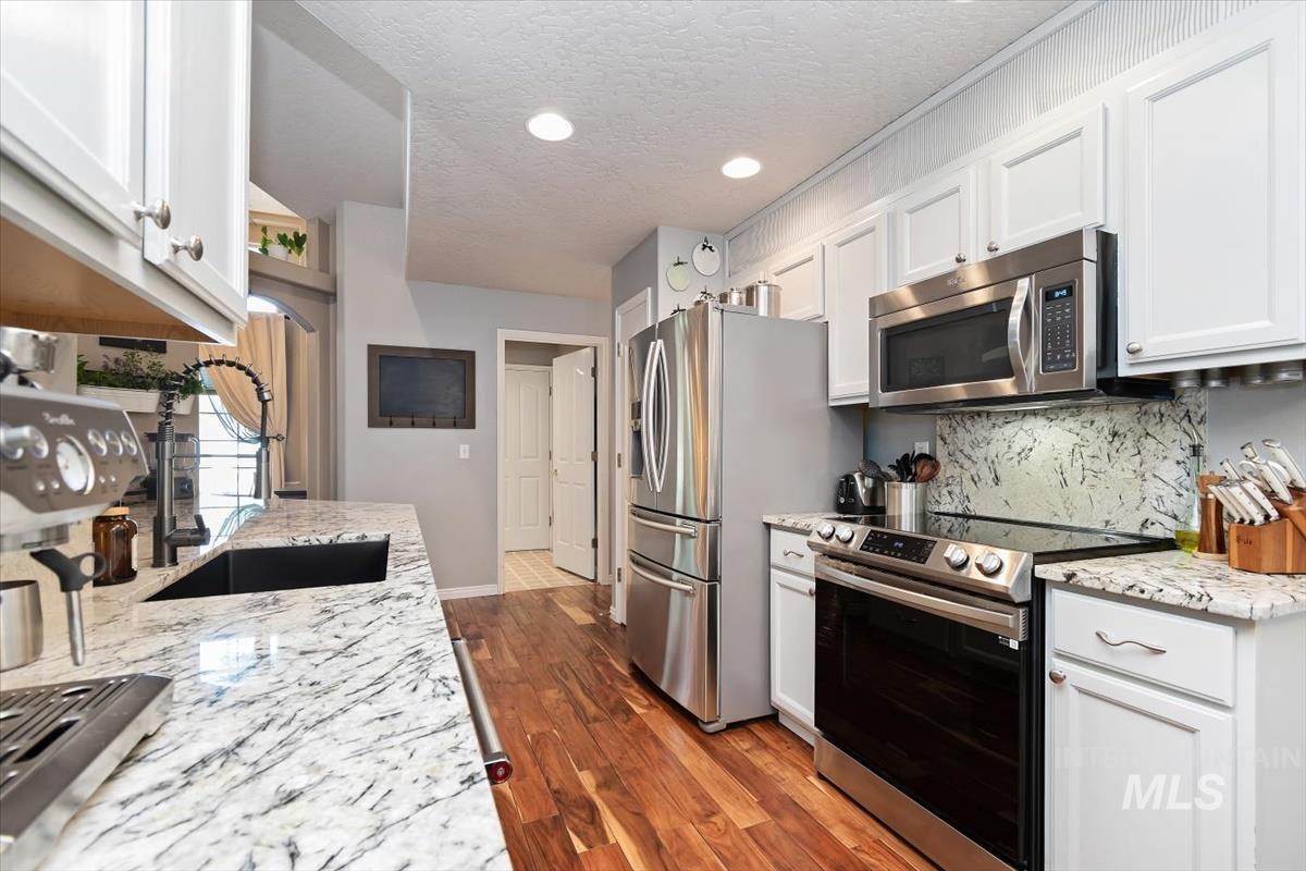 7519 Edgebrook
