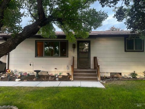 Photo of 555 Bolton St, Twin Falls, ID 83301 (MLS # 98961124)