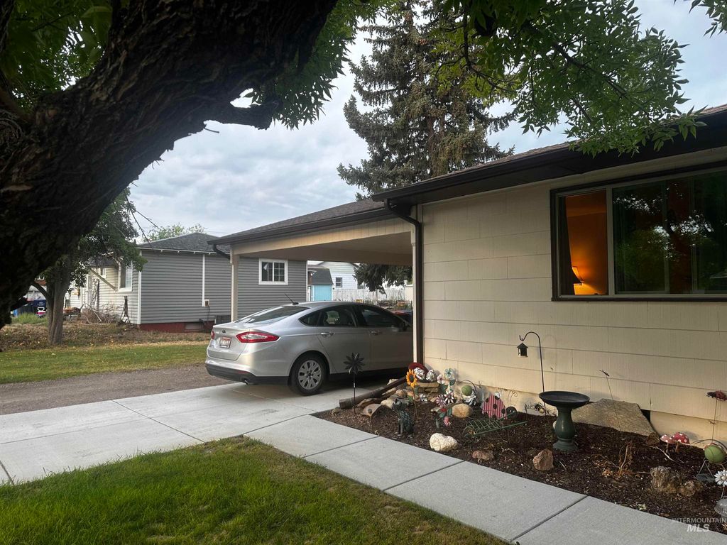 Photo of 555 Bolton St, Twin Falls, ID 83301 (MLS # 98961124)