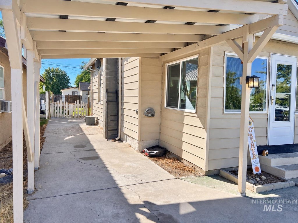Photo of 313 Michigan St, Gooding, ID 83330 (MLS # 99000339)