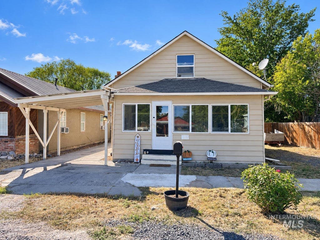 Photo of 313 Michigan St, Gooding, ID 83330 (MLS # 99000339)