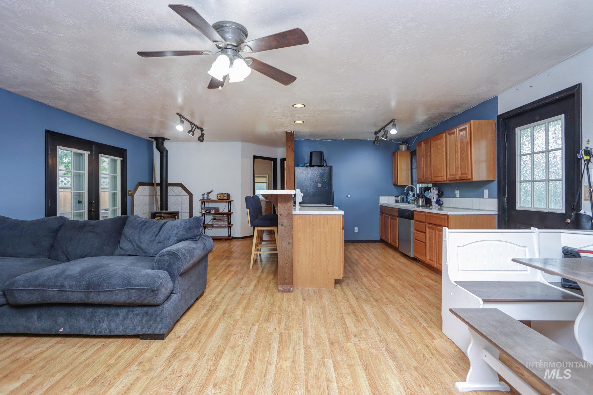 731 W 4th St