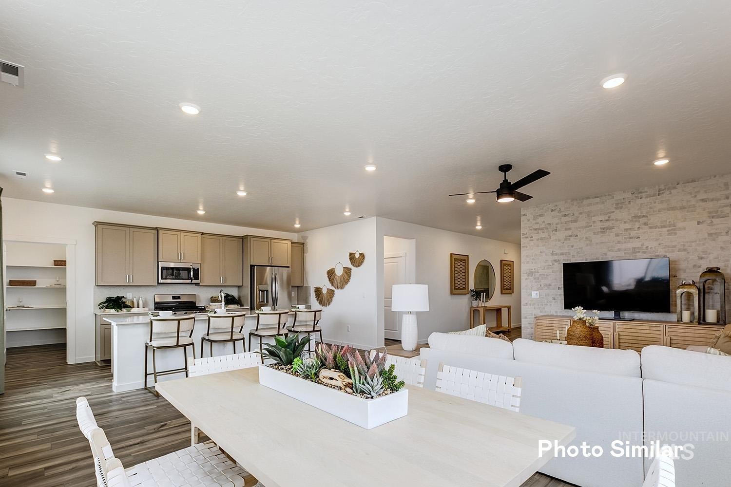 2682 W Bee Balm St