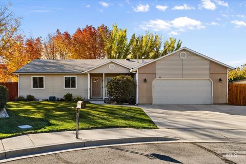 Photo of 380 W Bloomington Dr, Meridian, ID 83642 (MLS # 98965759)