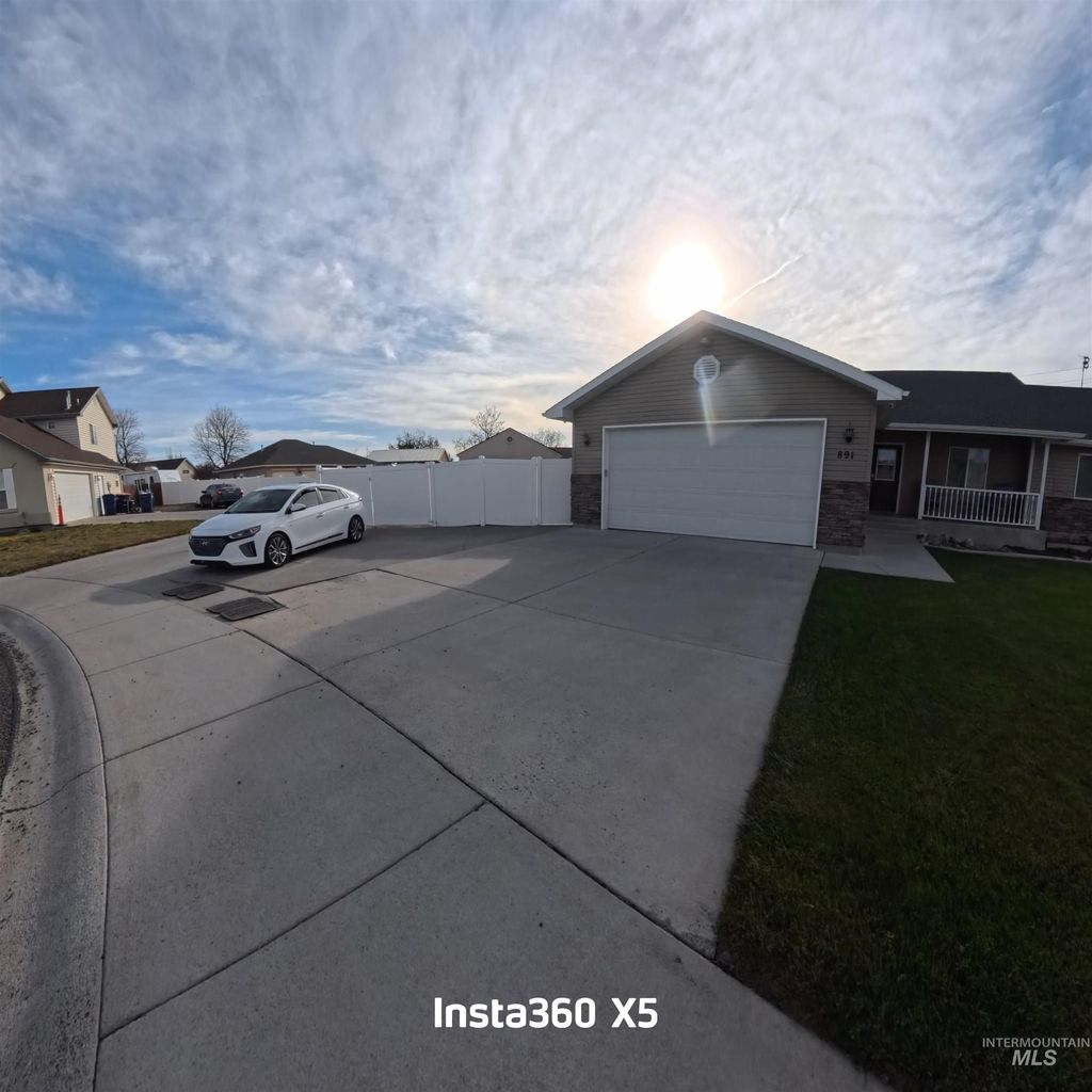 Photo of 891 N Pointe Dr, Twin Falls, ID 83301 (MLS # 98969345)