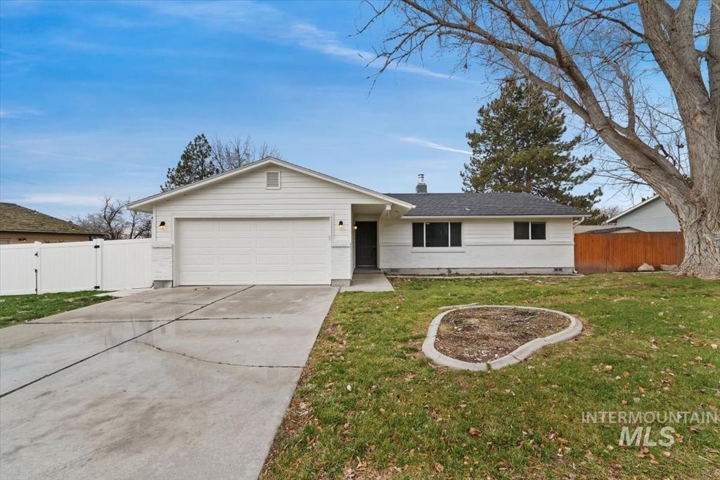 Photo of 4549 S Cole Rd, Boise, ID 83709 (MLS # 98971241)