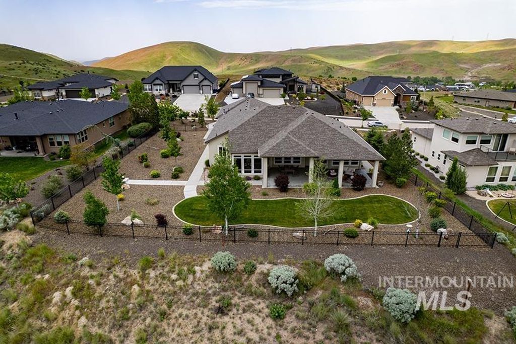 Photo of 5030 W Parkridge Drive, Boise, ID 83714 (MLS # 98987093)