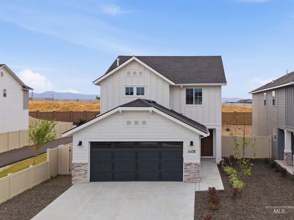 Photo of 968 Thunderbolt St, Mountain Home, ID 83647 (MLS # 98989359)
