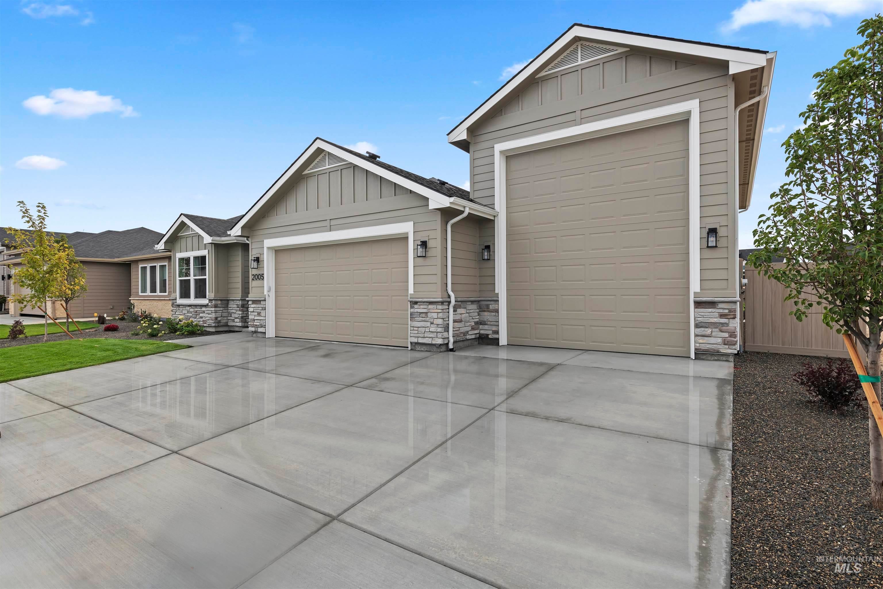 2005 W Ibis Dr