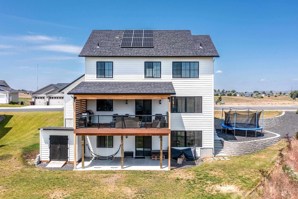 Photo of 1325 SW Panorama Drive, Pullman, WA 99163 (MLS # 98970994)