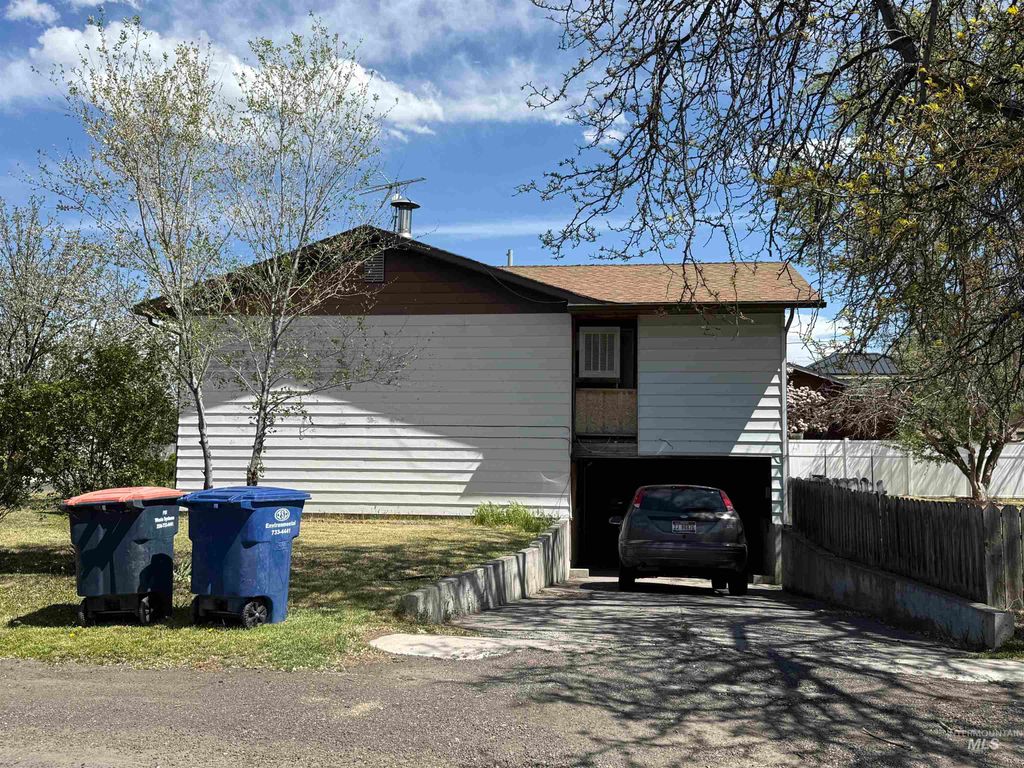 Photo of 141 Wirsching Ave W Ave, Twin Falls, ID 83301 (MLS # 98982974)