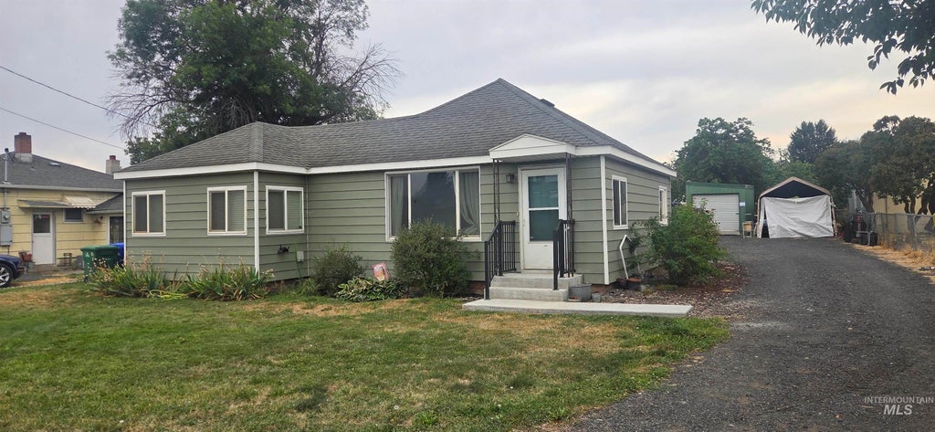 Photo of 728 Bryden AVE, Lewiston, ID 83501 (MLS # 98999473)