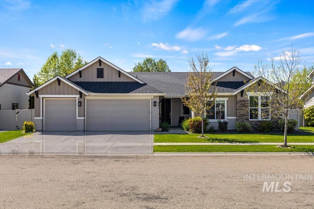 Photo of 891 N Tullshire Way, Eagle, ID 83616 (MLS # 98984497)