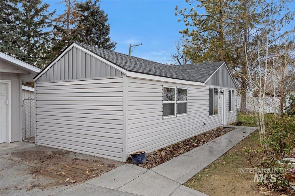 Photo of 711 E Ave D, Jerome, ID 83338 (MLS # 98971144)