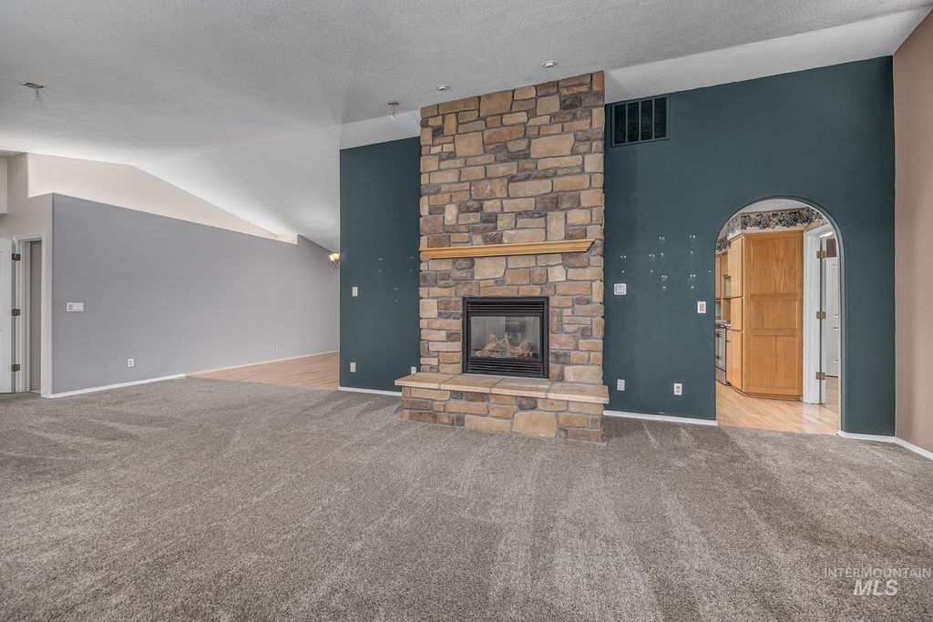 Photo of 1200 Hoffman Dr, Vale, OR 97918 (MLS # 98975407)