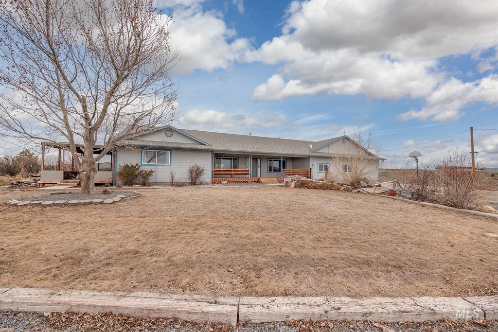 Photo of 1200 Hoffman Dr, Vale, OR 97918 (MLS # 98975407)