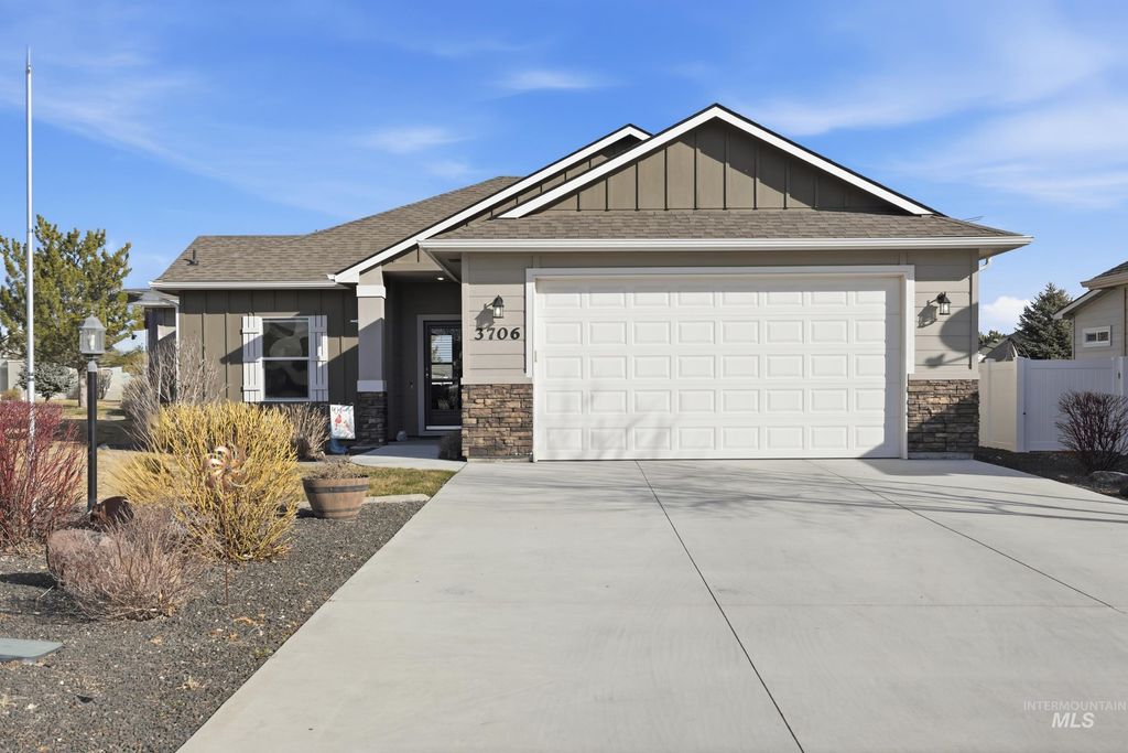 Photo of 3706 S. Greenbrier Rd, Nampa, ID 83686 (MLS # 98977729)